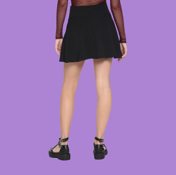 Midnight Hour: Black Double Red Lace-Up Skirt - Picture 3 of 9